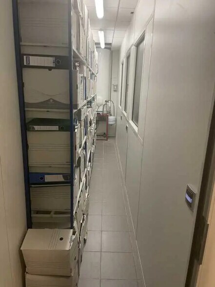 Office in Beauvais for lease - Building Photo - Image 3 of 4