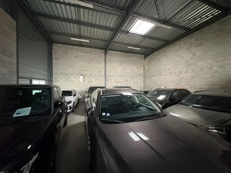 Office in Chassieu for lease - Building Photo - Image 3 of 5