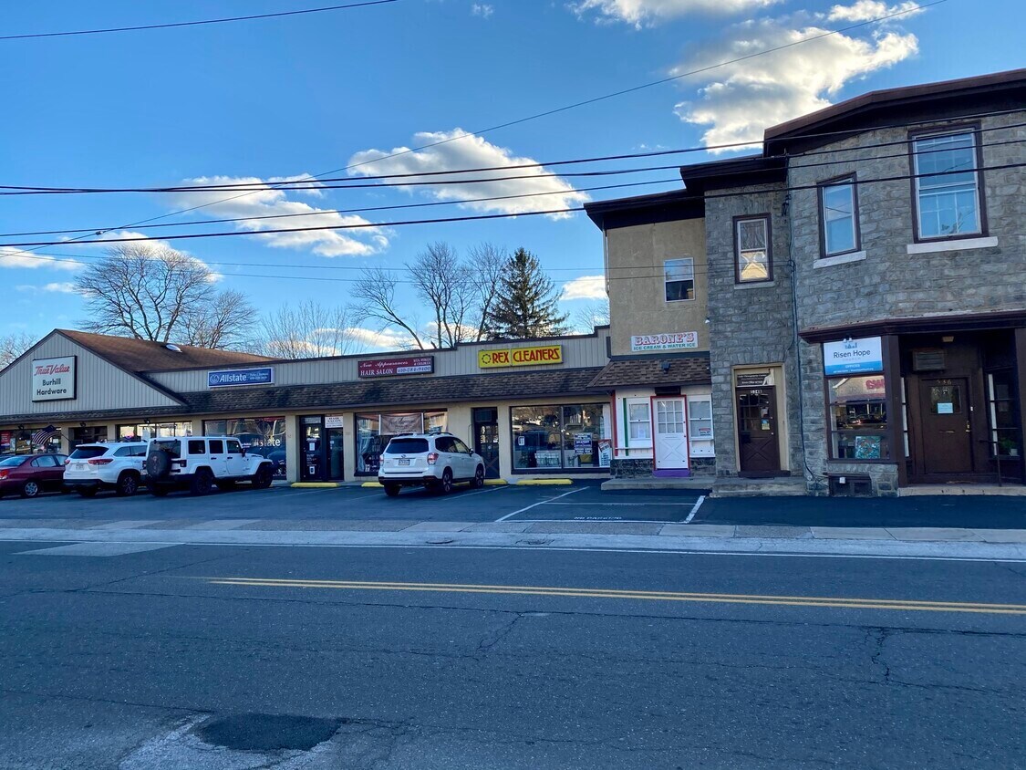 522536 Burmont Rd, Drexel Hill, PA 19026