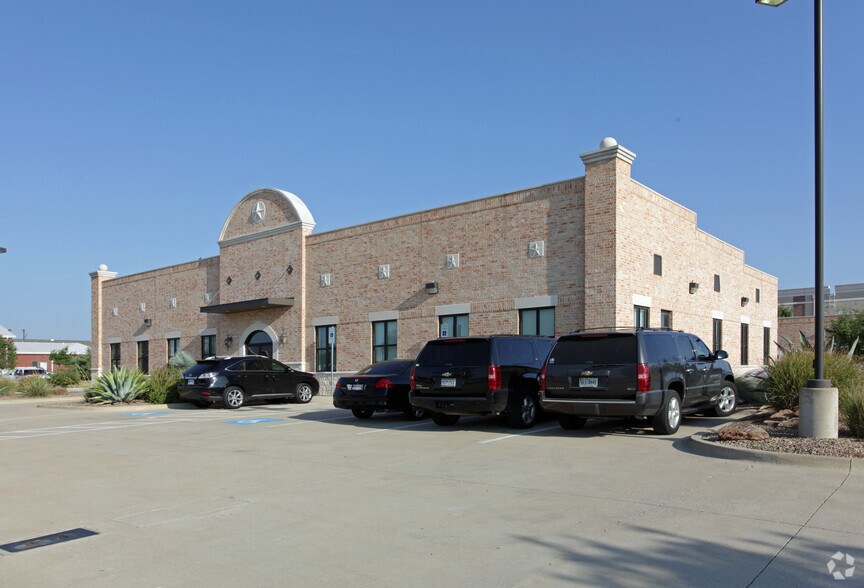 100 Bonham Ct, Red Oak, TX for sale - Primary Photo - Image 1 of 1