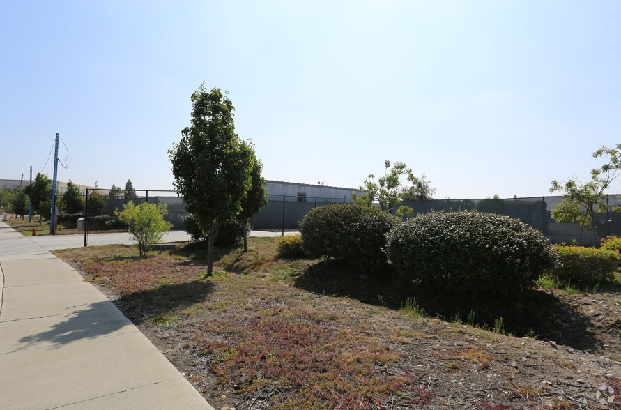 Gateway Park @ Gateway Park Dr, San Diego, CA for lease - Building Photo - Image 1 of 2