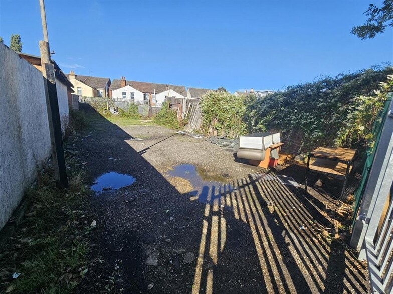 151 Ash Rd, Aldershot for lease - Building Photo - Image 3 of 15