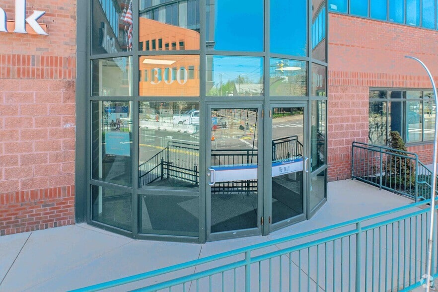 300 Western Ave, Brighton, MA for lease - Building Photo - Image 3 of 4