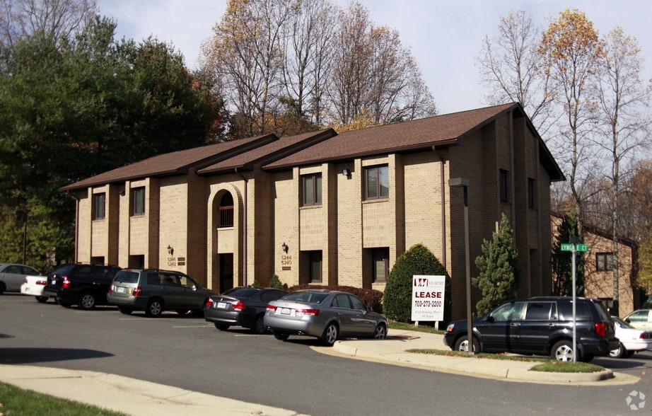 5240-5246 Lyngate Ct, Burke, VA for sale - Primary Photo - Image 1 of 1