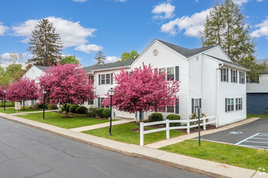 1081 Main St, Fishkill, NY 12524