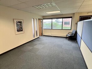 945-951 Hornet Dr, Hazelwood, MO for lease Interior Photo- Image 2 of 12