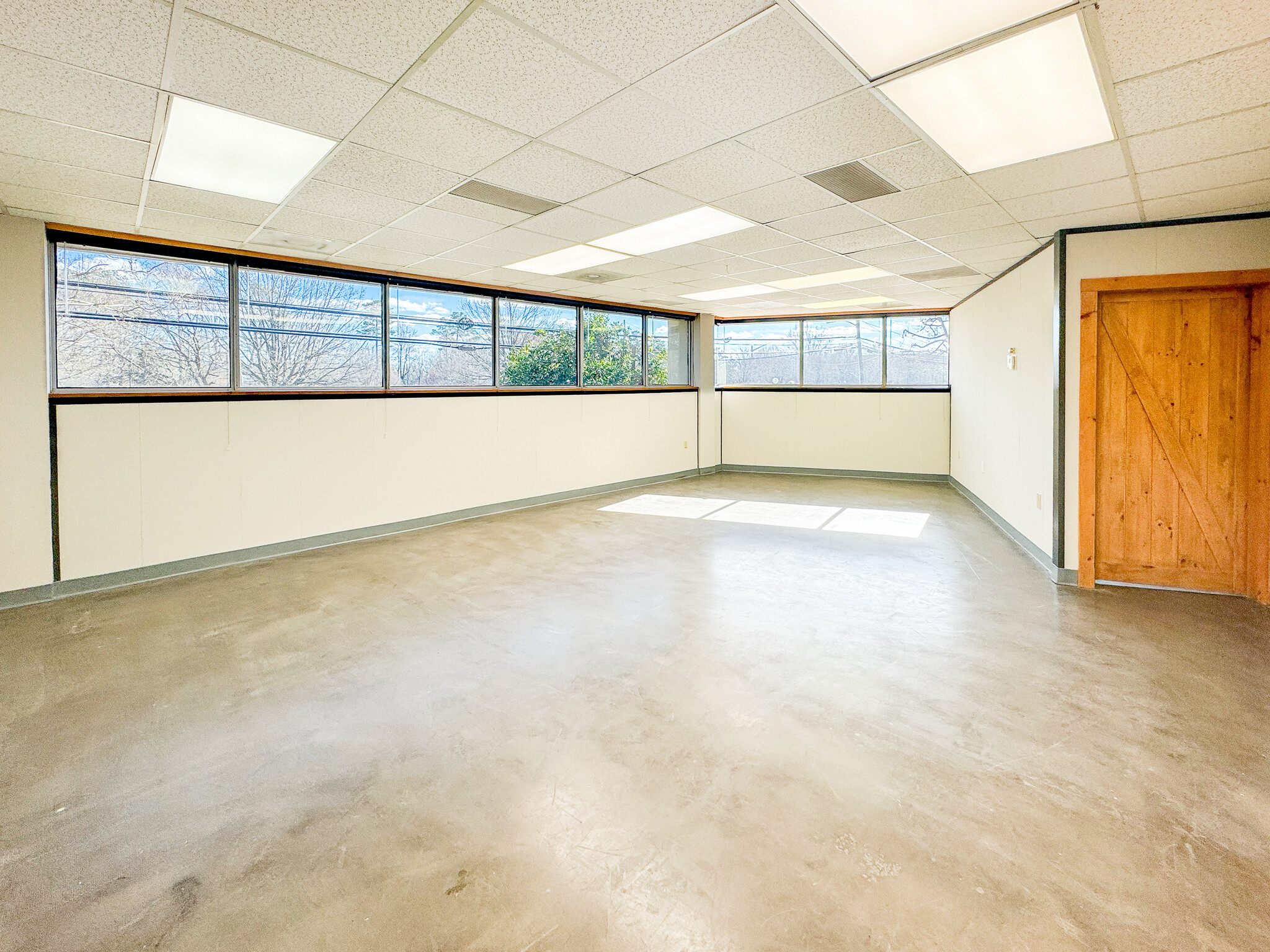 5711 Six Forks Rd, Raleigh, NC for lease Interior Photo- Image 1 of 2