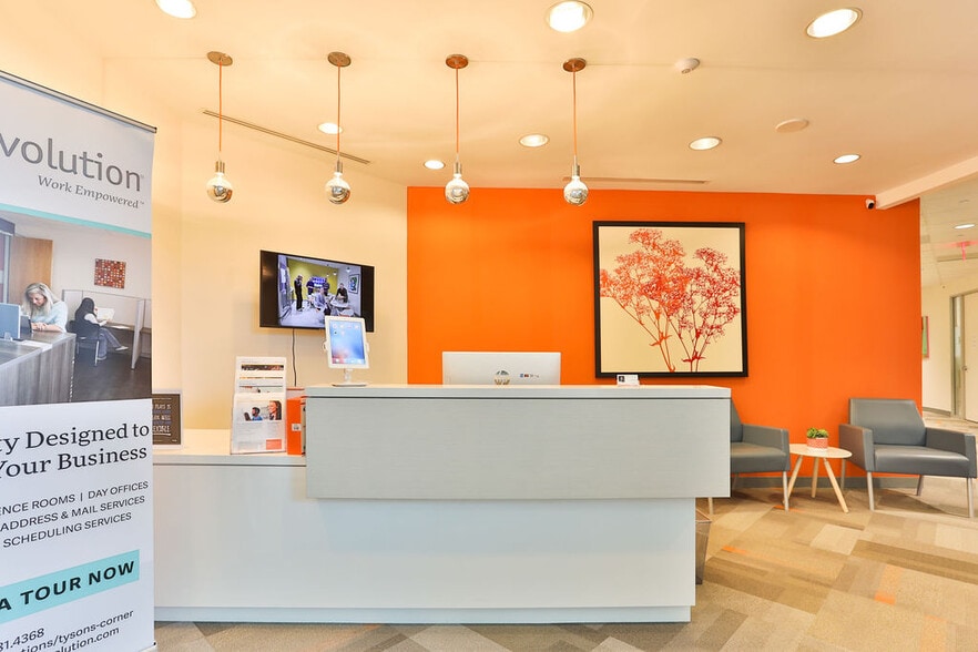 8609 Westwood Center Dr, Vienna, VA for lease - Building Photo - Image 1 of 21