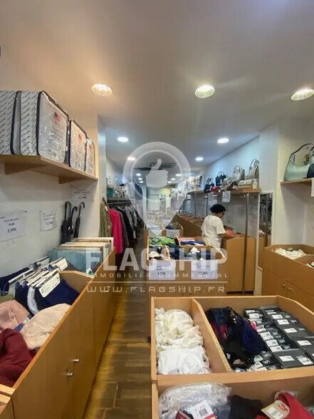 Retail in Paris for lease - Interior Photo - Image 1 of 7