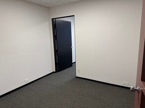 540-550 W Frontage Rd, Northfield, IL for lease Building Photo- Image 2 of 3