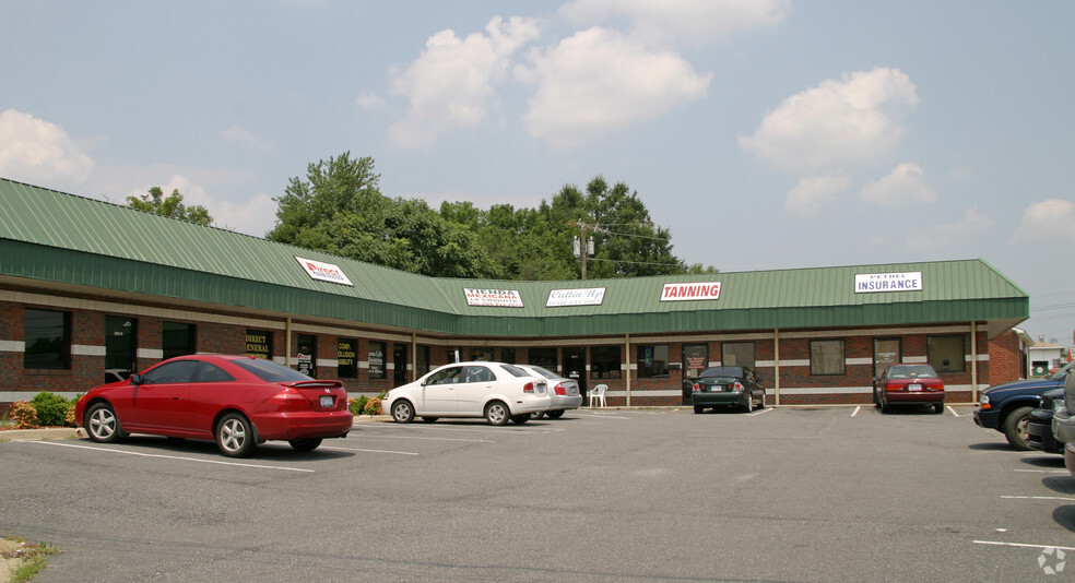 2001 N Cannon Blvd, Kannapolis, NC for lease - Building Photo - Image 2 of 11