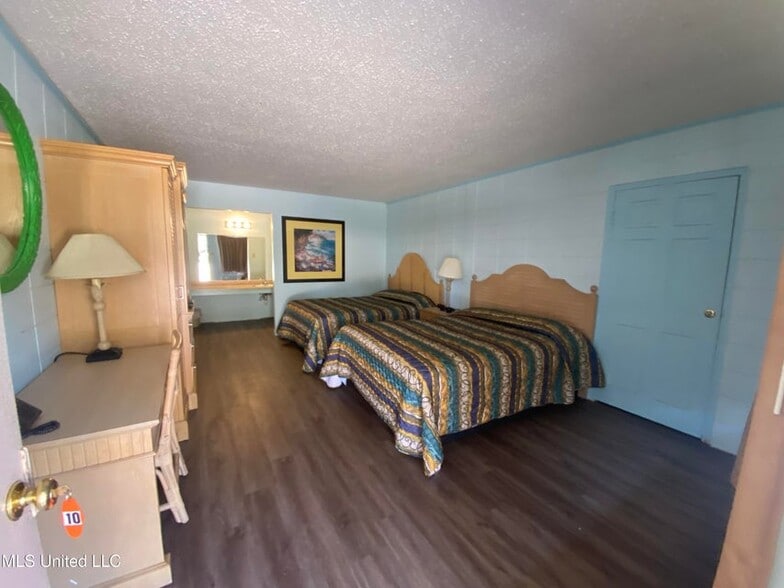 404 Frontage Dr E, Wiggins, MS for sale - Building Photo - Image 3 of 22