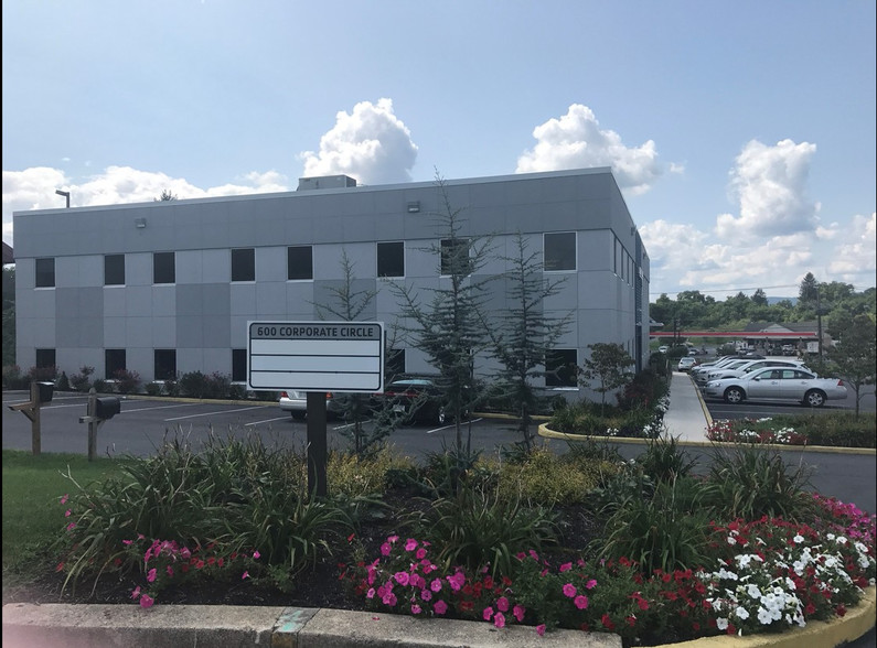 600 Corporate Cir, Harrisburg, PA for lease - Building Photo - Image 2 of 4