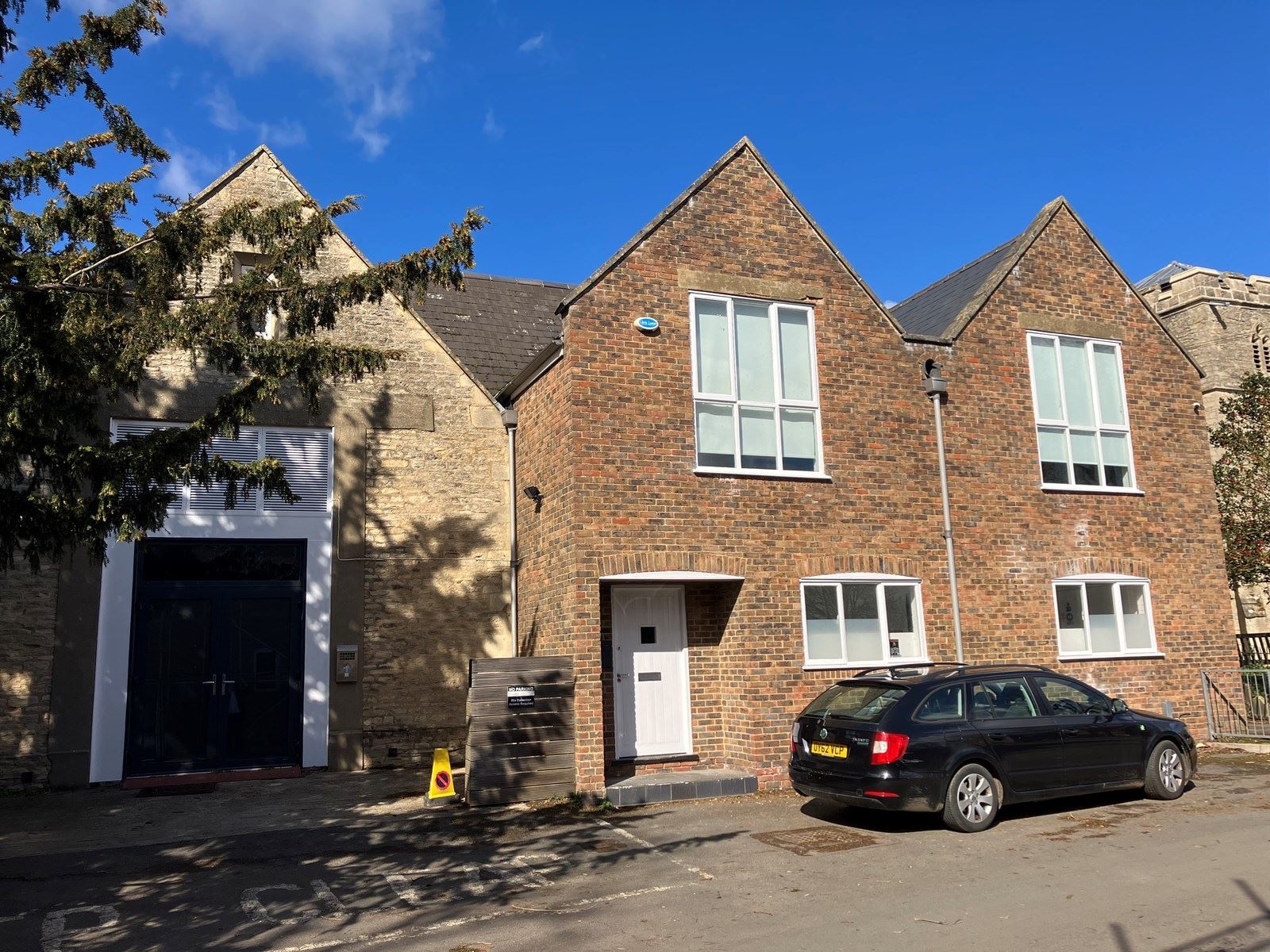 First Turn, Oxford for sale Primary Photo- Image 1 of 1