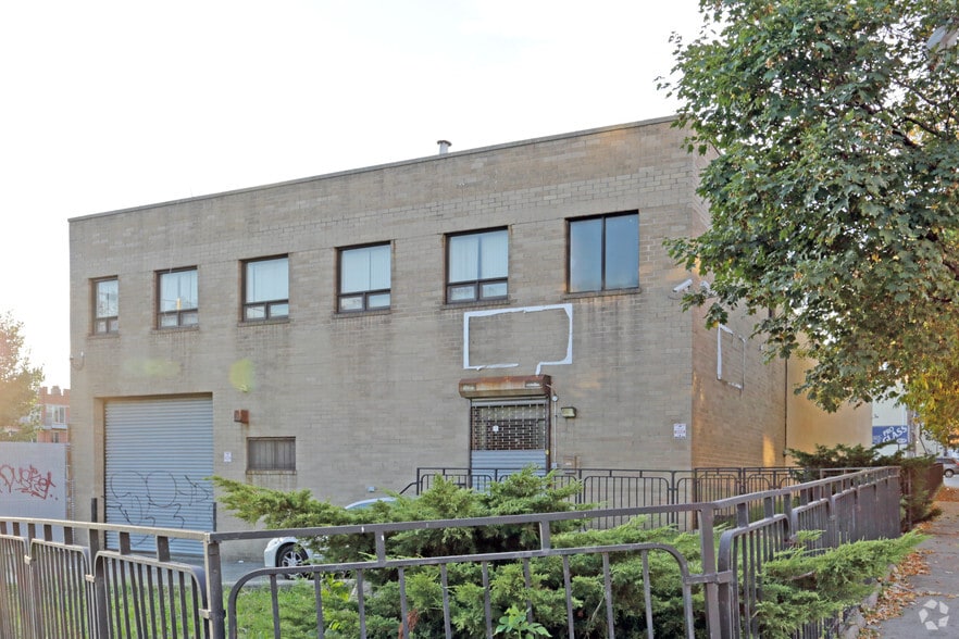 111-10-111-12 Astoria Blvd, East Elmhurst, NY for sale - Primary Photo - Image 1 of 1