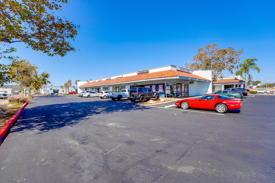 3308-3320 Mission Ave, Oceanside, CA for lease - Building Photo - Image 2 of 7