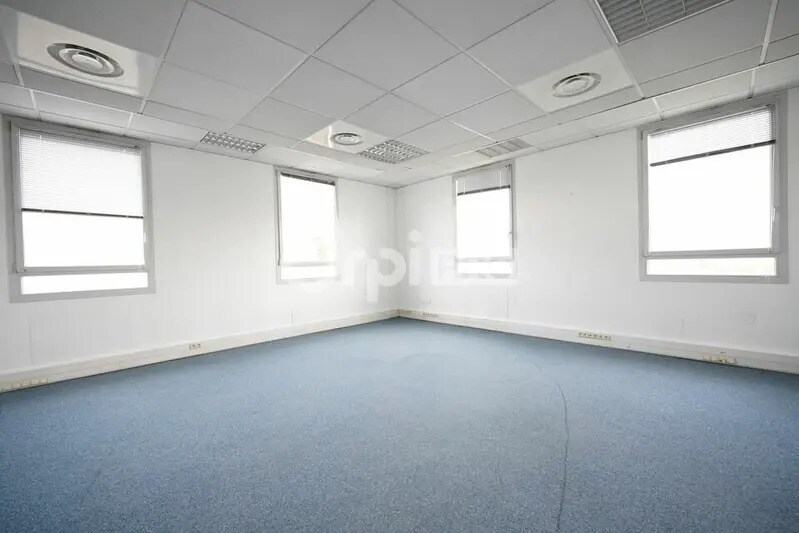 11 Rue Pascal, Bron for lease - Interior Photo - Image 3 of 7