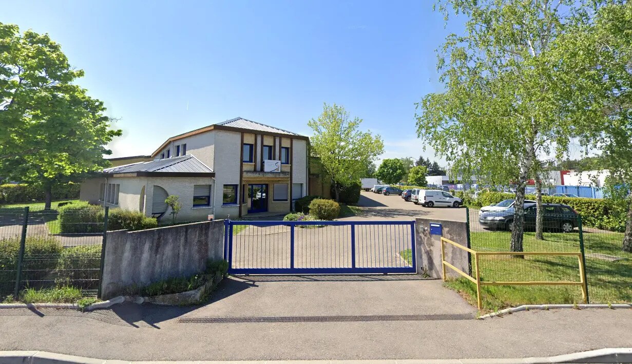 Flex in Lentilly for lease Building Photo- Image 1 of 8