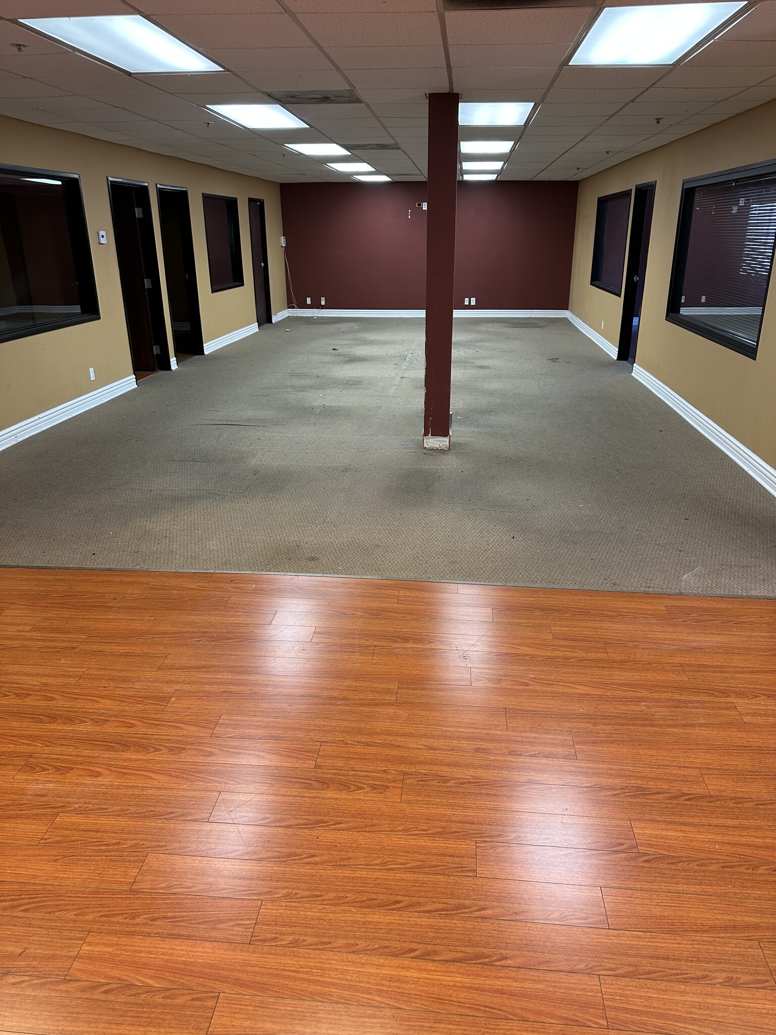 710 S Victory Blvd, Burbank, CA for lease Interior Photo- Image 1 of 3