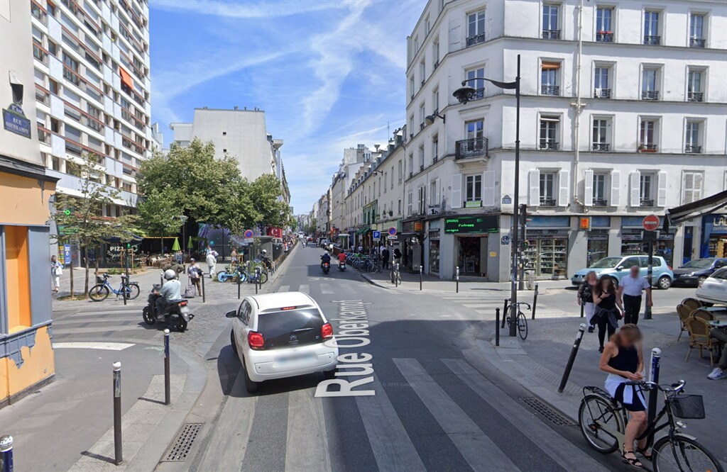Retail in Paris for lease Building Photo- Image 1 of 3