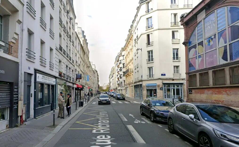 Retail in Paris for lease Building Photo- Image 1 of 6