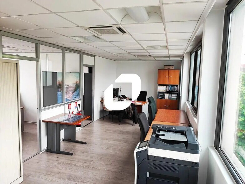 Office in Joinville-le-Pont for lease - Interior Photo - Image 3 of 4