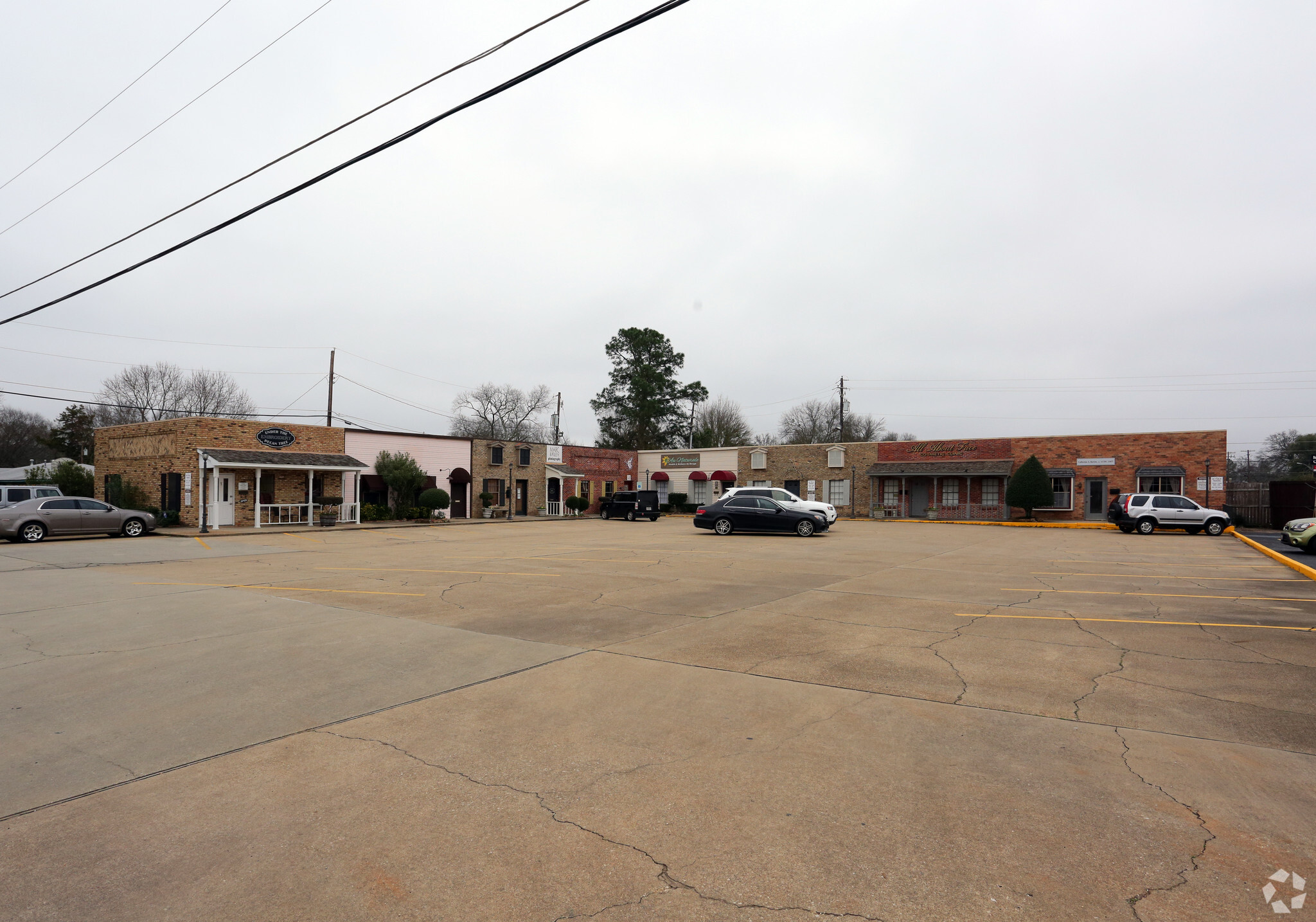 102 Commander Dr, Longview, TX for sale Primary Photo- Image 1 of 1