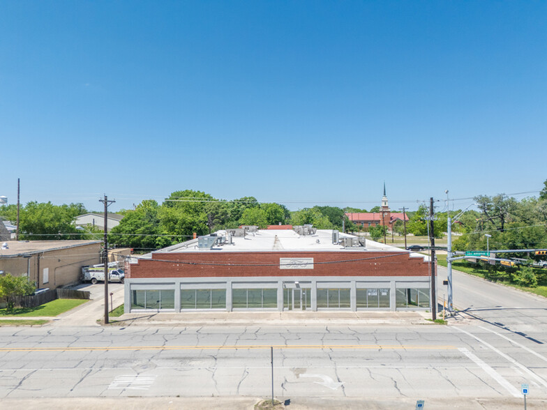 303 W San Antonio St, Lockhart, TX for sale - Building Photo - Image 1 of 1