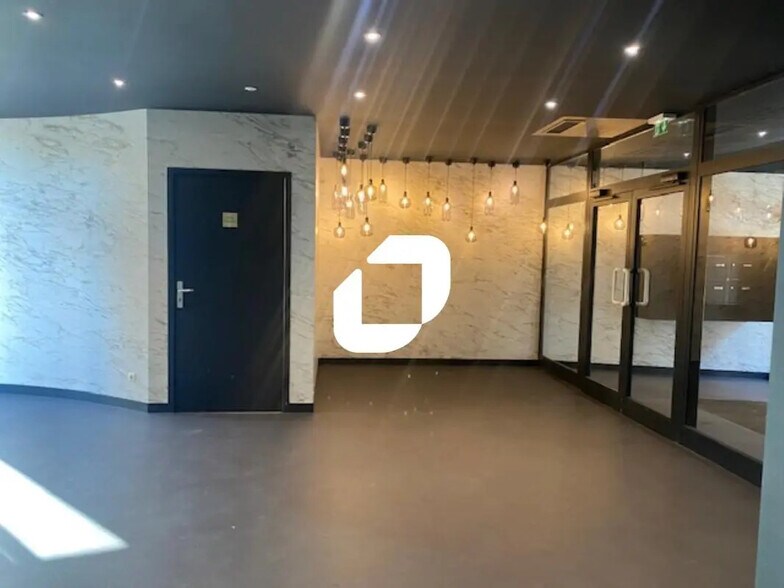 16 Rue De Tournai, Lille for lease - Interior Photo - Image 3 of 7