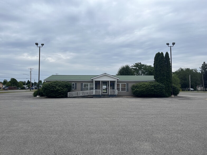 810 N Birch St, Kalkaska, MI for sale - Building Photo - Image 1 of 30