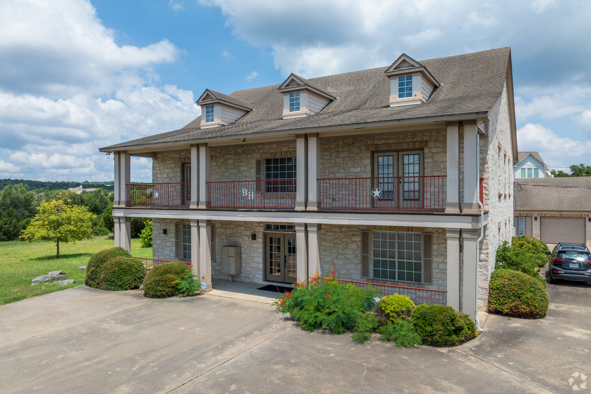 10200 Hwy 290 W, Austin, TX for lease Building Photo- Image 1 of 12