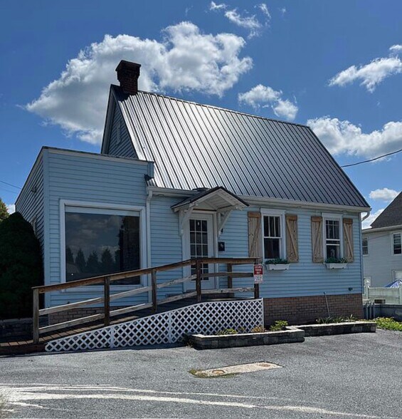 754 N Railroad St, Palmyra, PA 17078