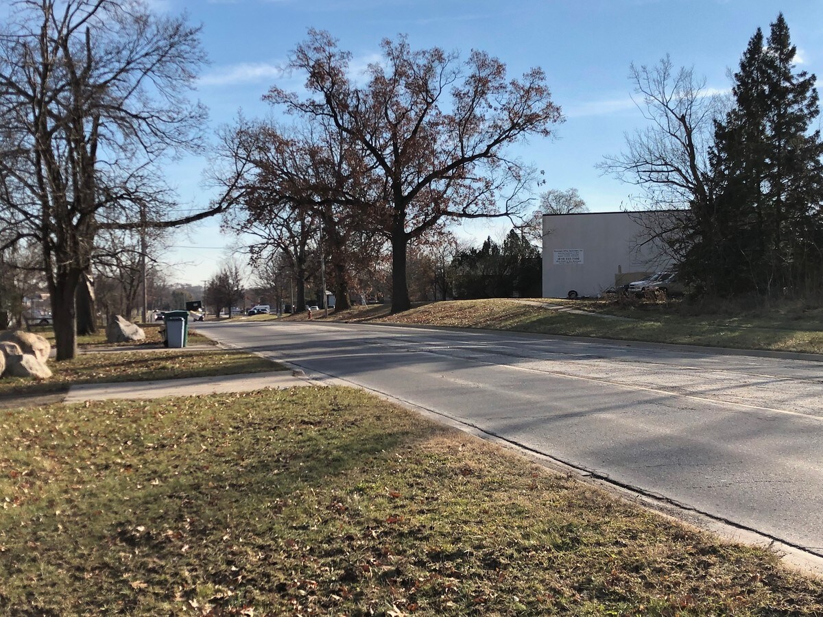 1129 Rickett Rd, Brighton, MI 48116