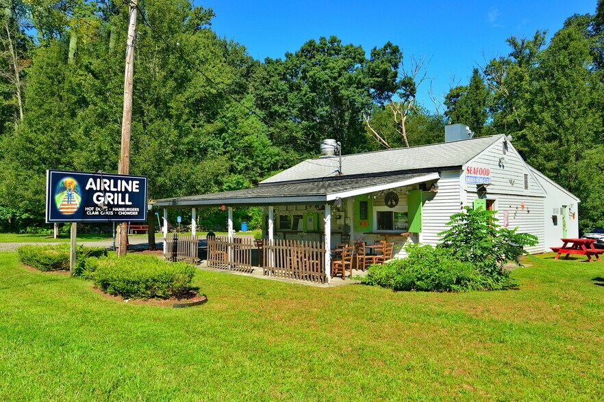 405 Mashamoquet Rd, Pomfret Center, CT for sale - Building Photo - Image 1 of 1