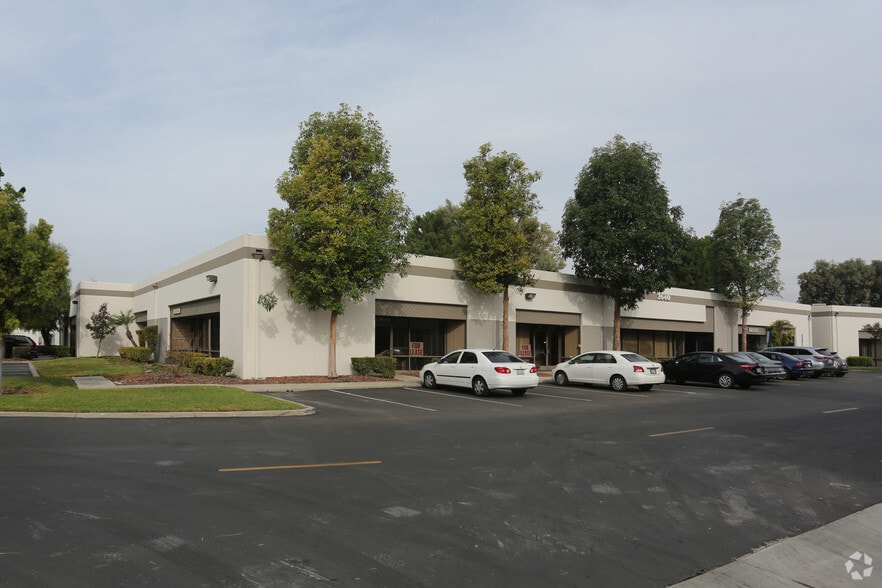 2600 Walnut Ave, Tustin, CA for lease - Primary Photo - Image 1 of 17