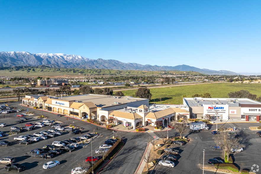 300 S Highland Springs Ave, Banning, CA for sale - Building Photo - Image 3 of 8