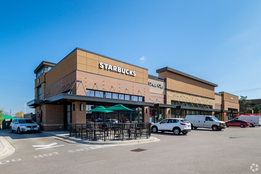 2720 N Grandview Blvd, Waukesha, WI for lease - Building Photo - Image 2 of 7