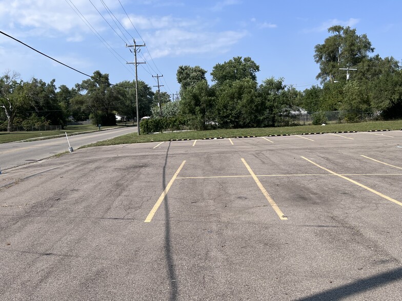 1405 Ecorse Rd, Ypsilanti, MI for lease - Building Photo - Image 3 of 16