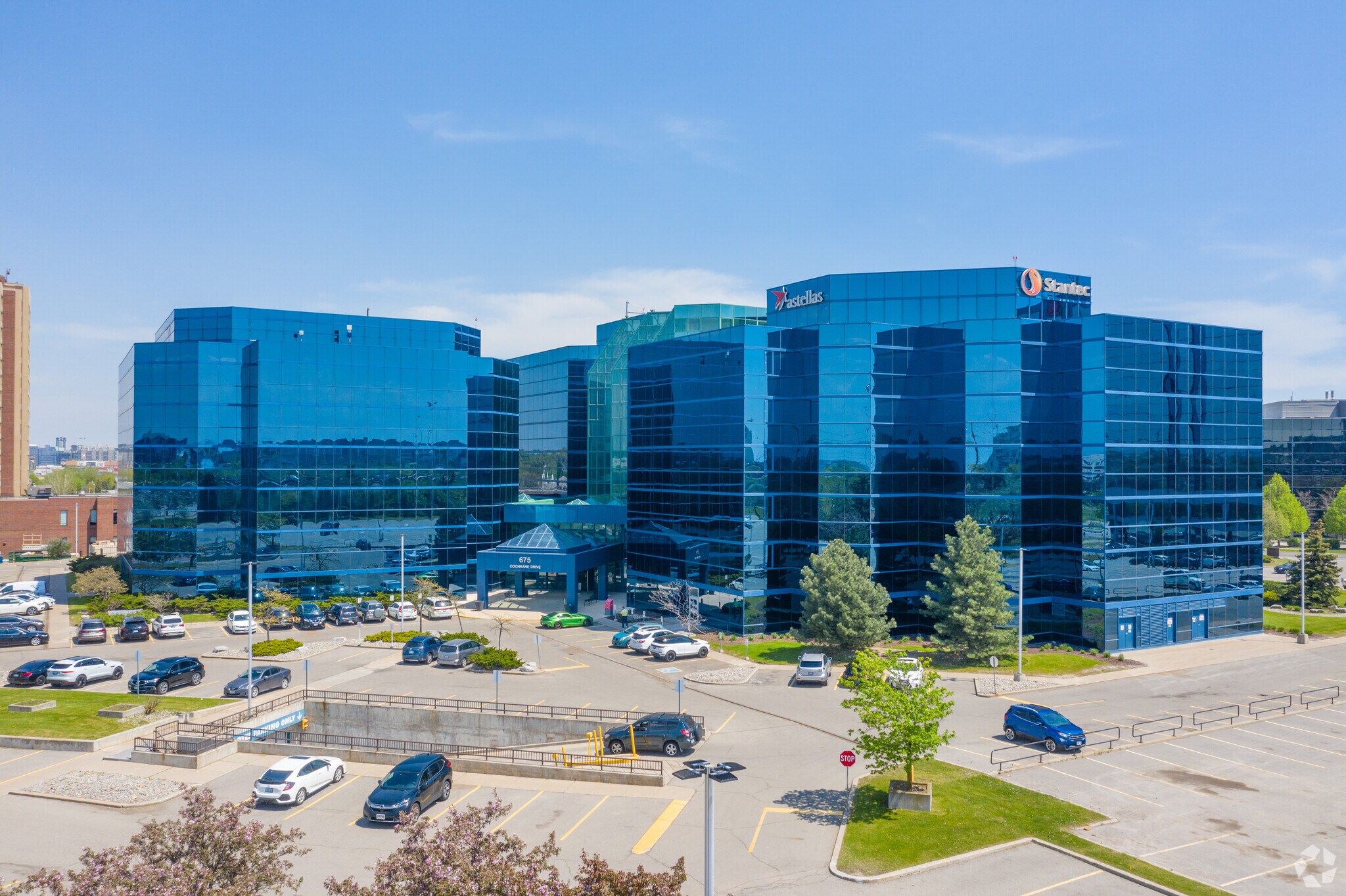 675 Cochrane Dr, Markham L3R 0B8 North Tower 675 Cochrane Dr, Markham L3R 0B8 North Tower