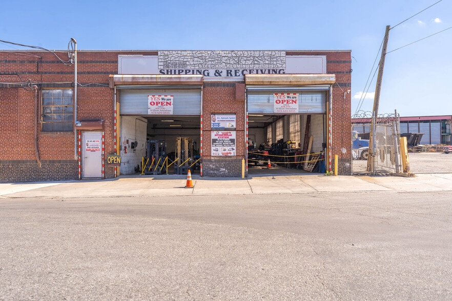 370-376 Adams St, Newark, NJ for lease - Building Photo - Image 2 of 18