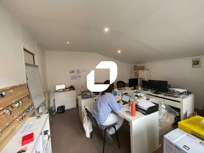 Office in Bordeaux for lease - Building Photo - Image 3 of 8
