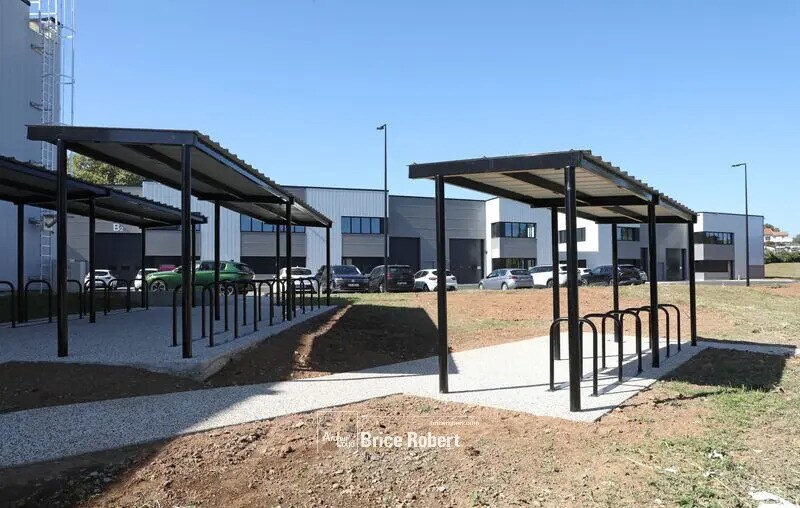 Office in OULLINS-PIERRE-BÉNITE for lease - Building Photo - Image 3 of 21