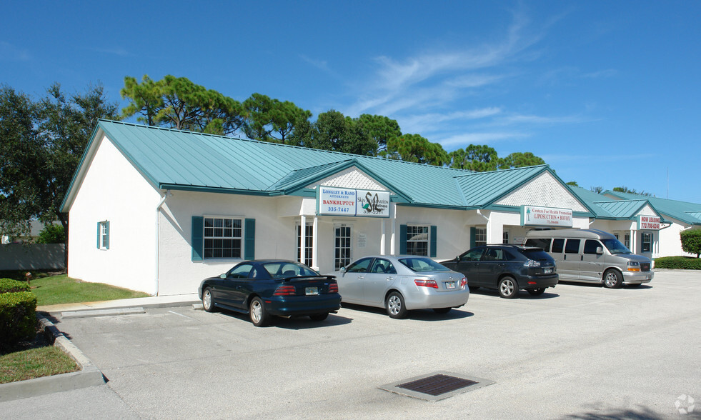 1801-1813 SE Port St Lucie Blvd, Port Saint Lucie, FL for lease - Primary Photo - Image 2 of 4