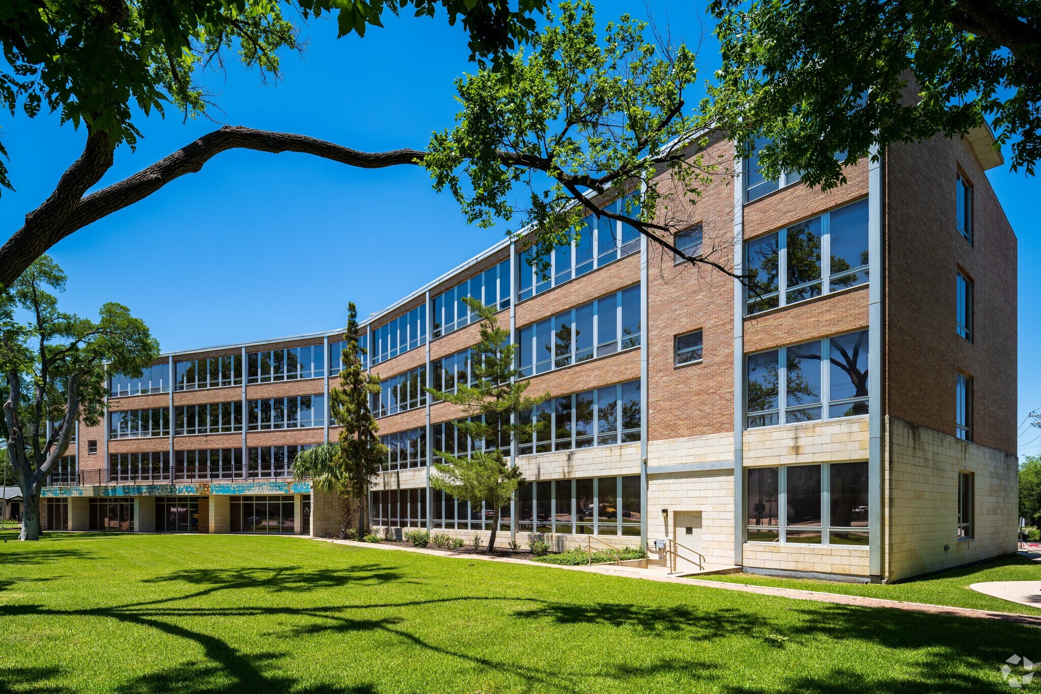 205 E University Ave, Georgetown, TX for lease Building Photo- Image 1 of 22