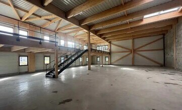 Flex in Tarare for lease Interior Photo- Image 1 of 6