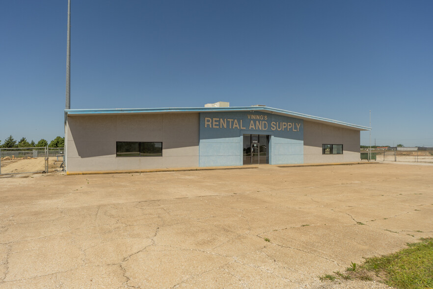 3700 N 14th St, Ponca City, OK for sale - Primary Photo - Image 1 of 1