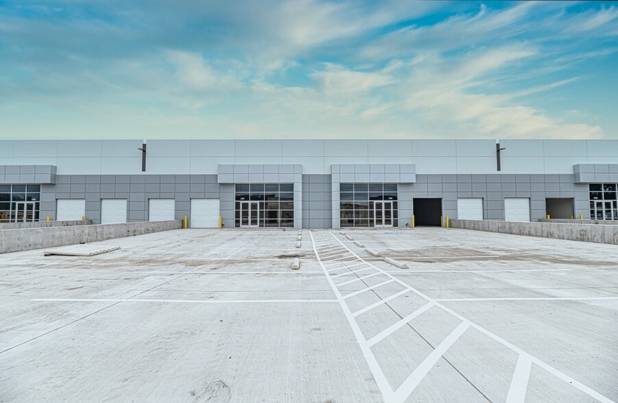 8480 Esters Blvd, Irving, TX for lease - Building Photo - Image 1 of 8