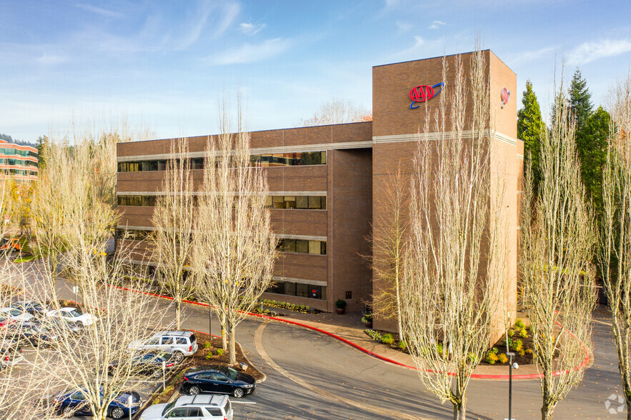 6 Centerpointe Dr, Lake Oswego, OR for lease - Primary Photo - Image 1 of 5