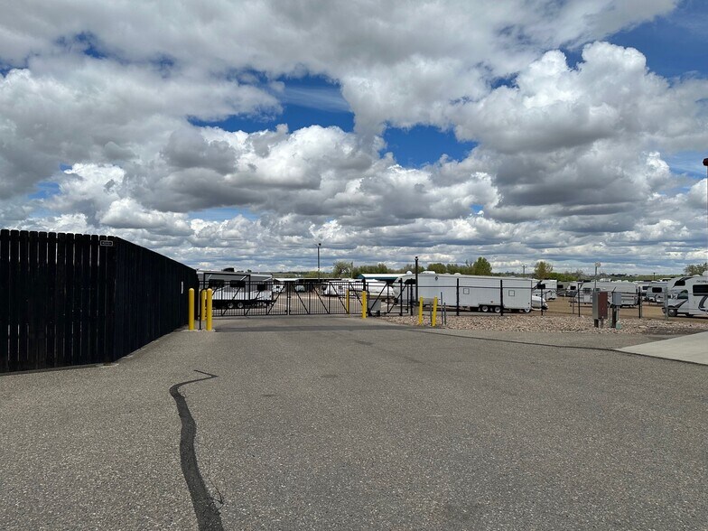 4070-4075 Camelot Cir, Longmont, CO for lease - Building Photo - Image 3 of 6