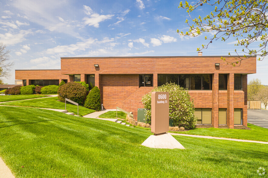 8600 W 110th St, Overland Park, KS for lease - Primary Photo - Image 1 of 5